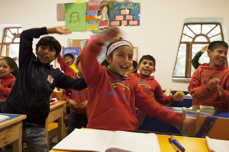 Vrolijke kinderen in de klas
